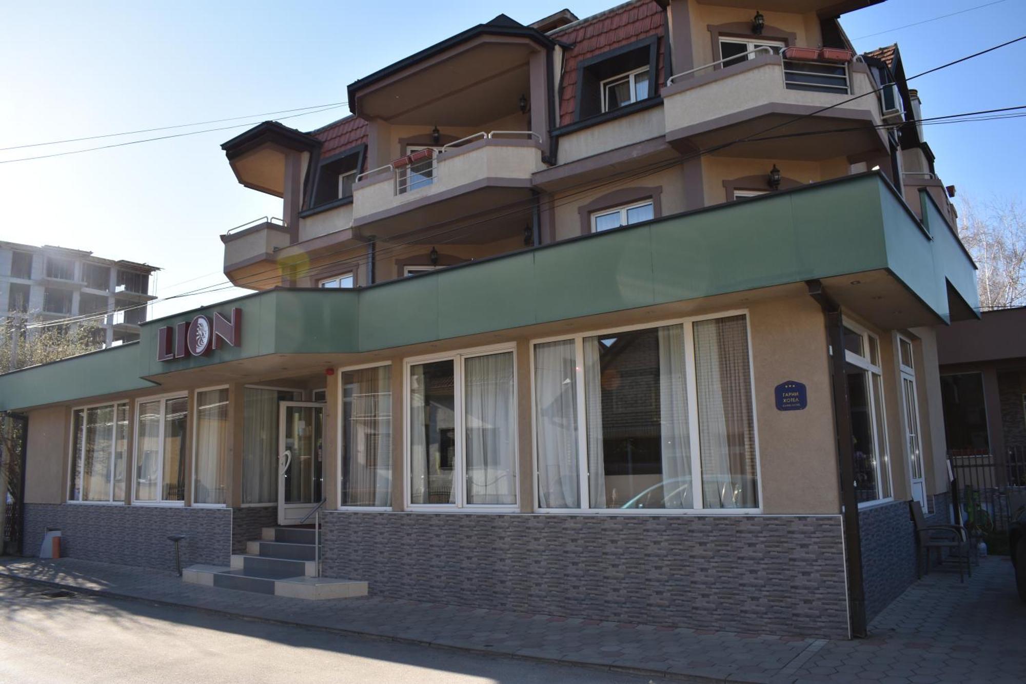 Garni Hotel Lion Jagodina Bagian luar foto