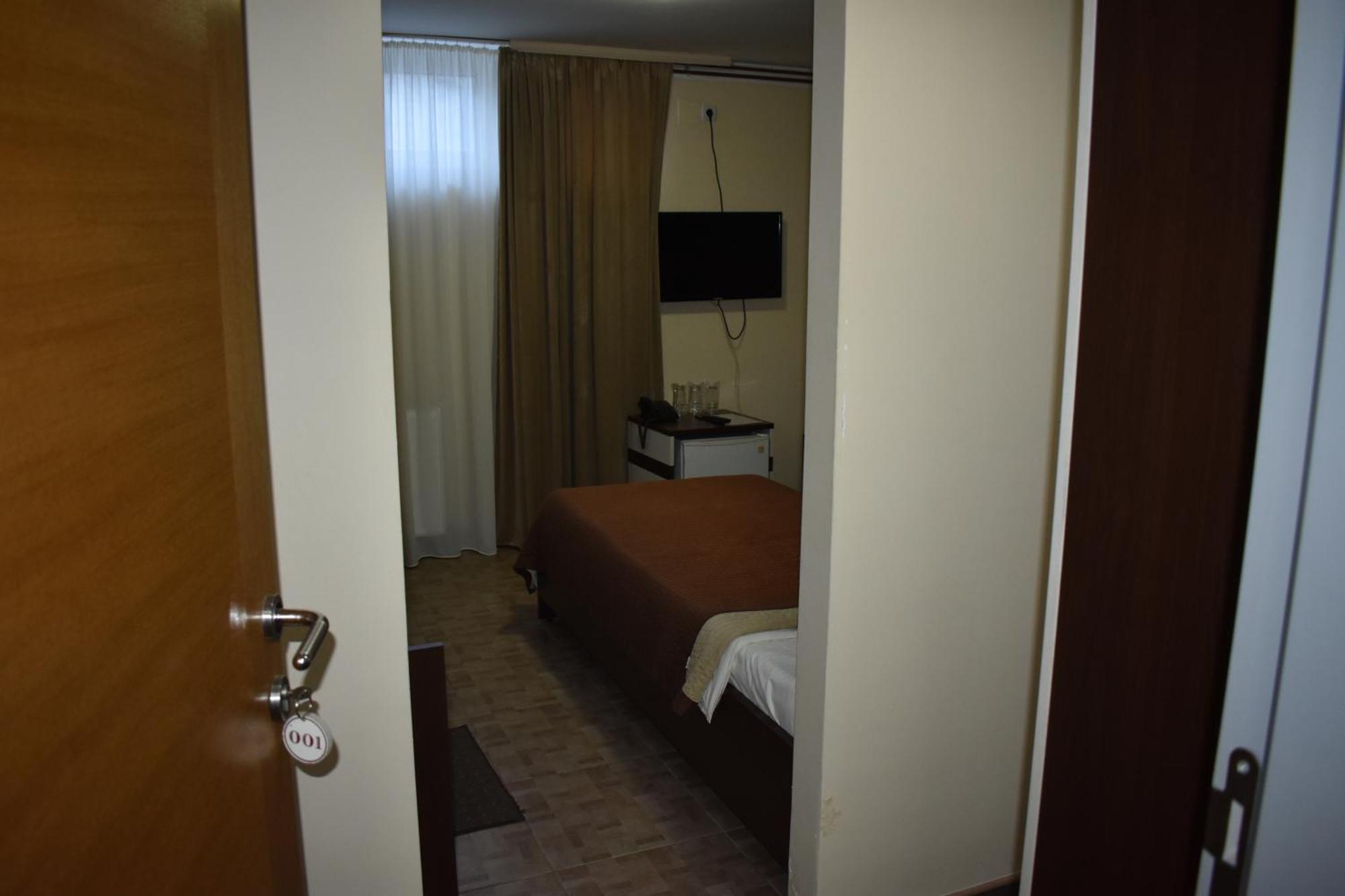 Garni Hotel Lion Jagodina Bagian luar foto