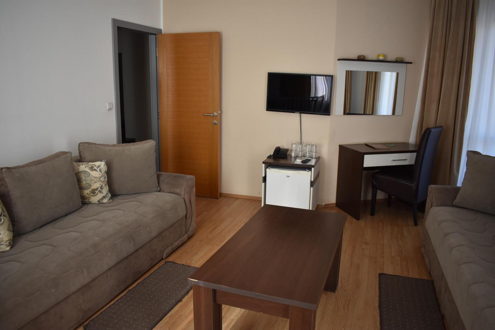 Garni Hotel Lion Jagodina Bagian luar foto
