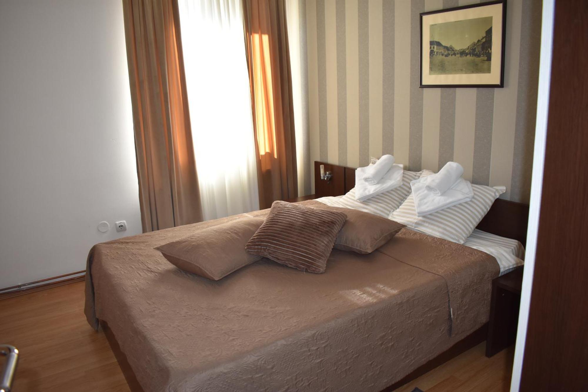 Garni Hotel Lion Jagodina Bagian luar foto