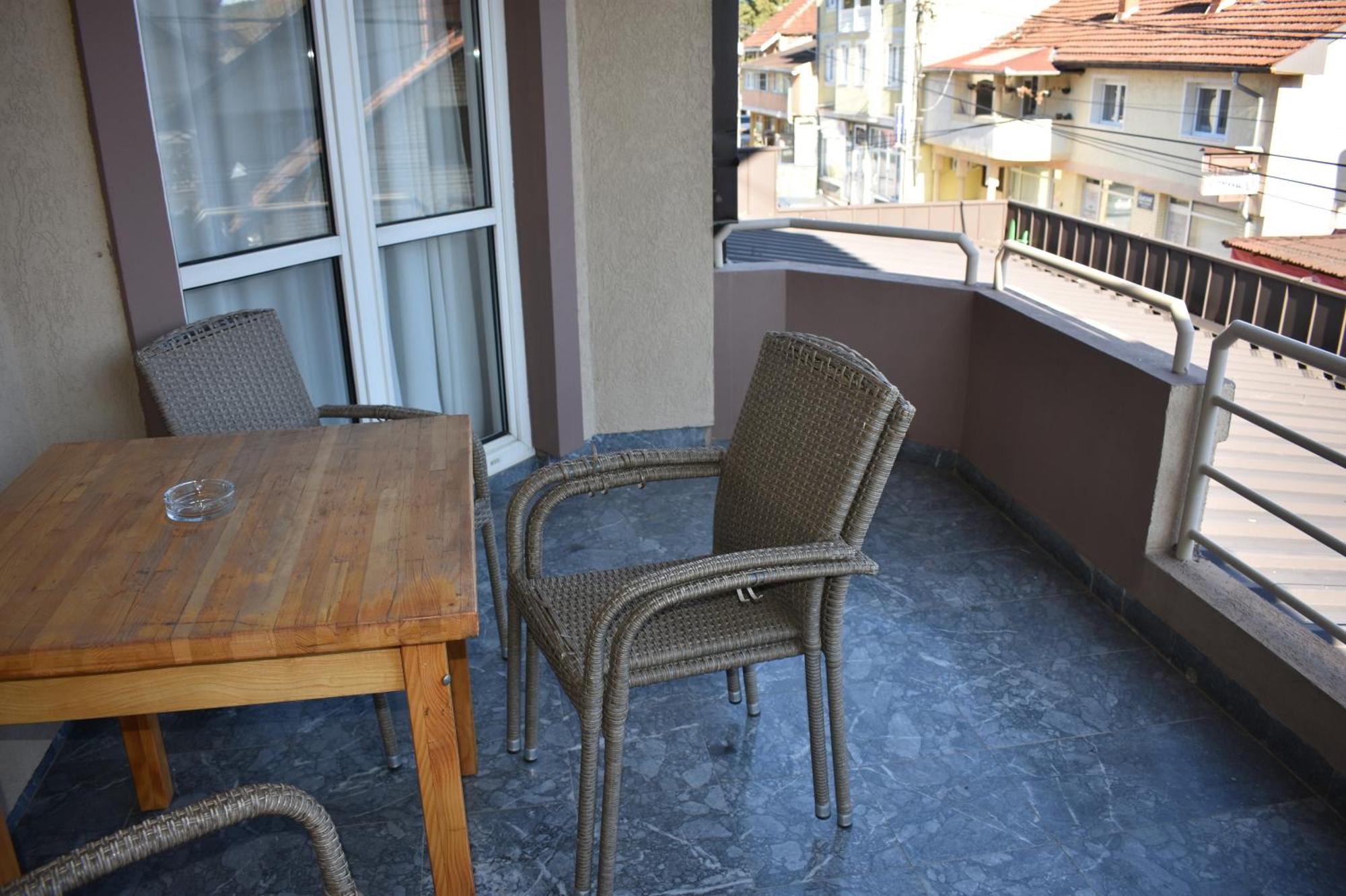 Garni Hotel Lion Jagodina Bagian luar foto
