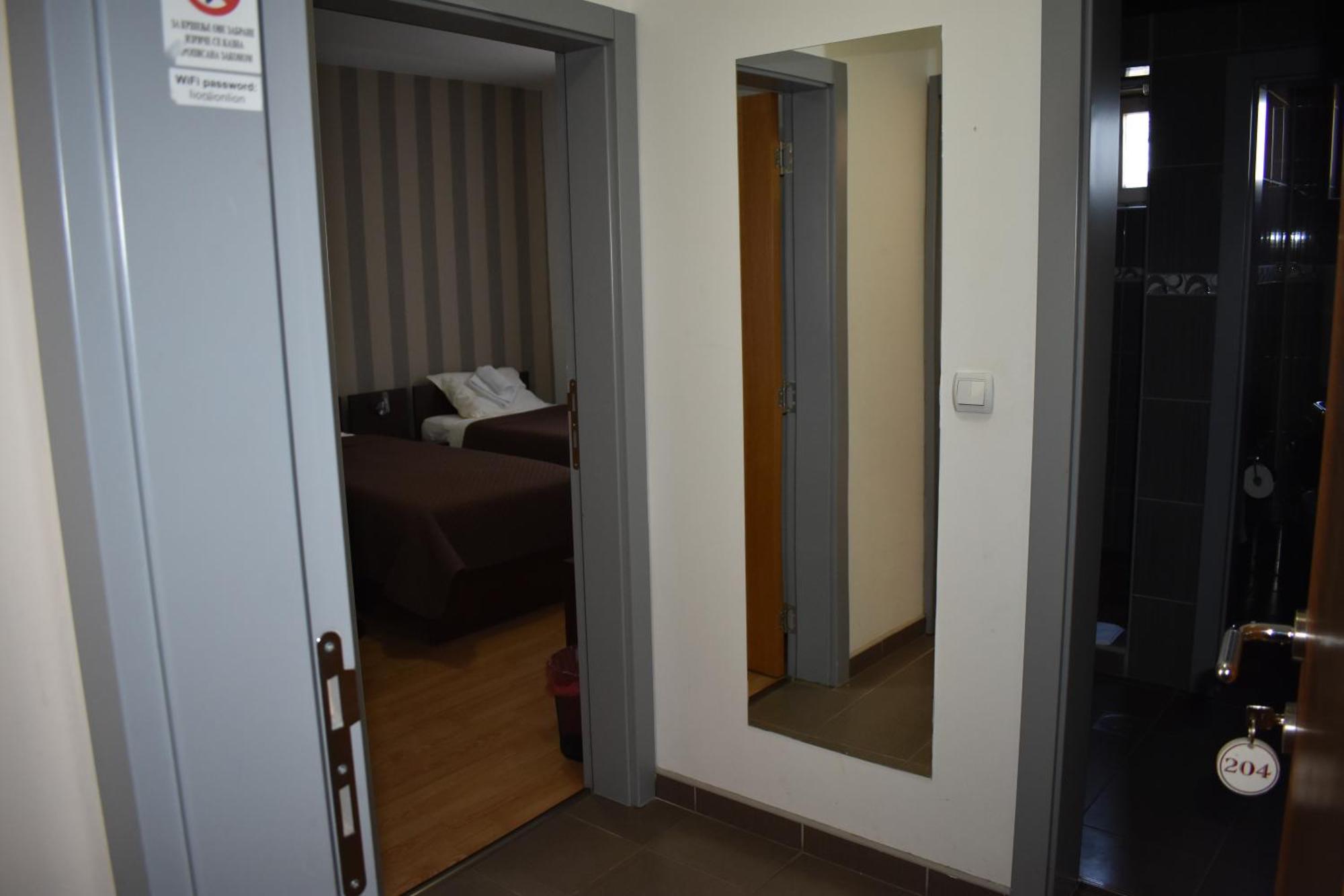 Garni Hotel Lion Jagodina Bagian luar foto
