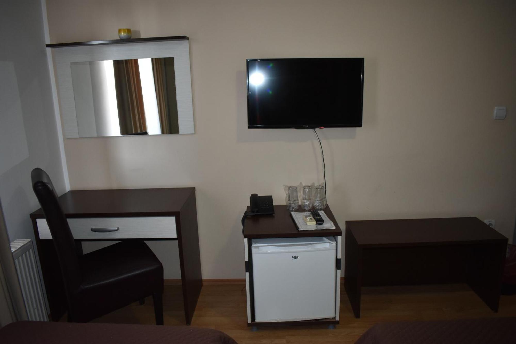 Garni Hotel Lion Jagodina Bagian luar foto
