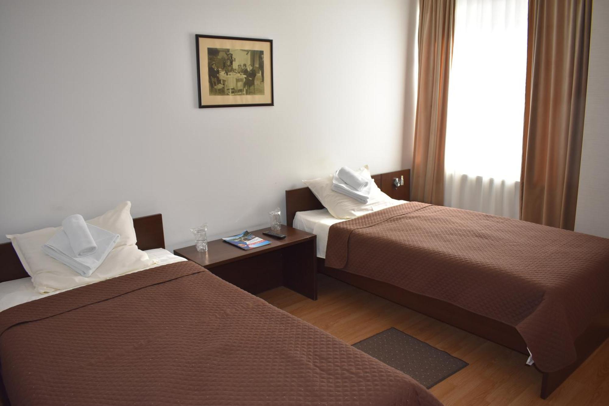 Garni Hotel Lion Jagodina Bagian luar foto