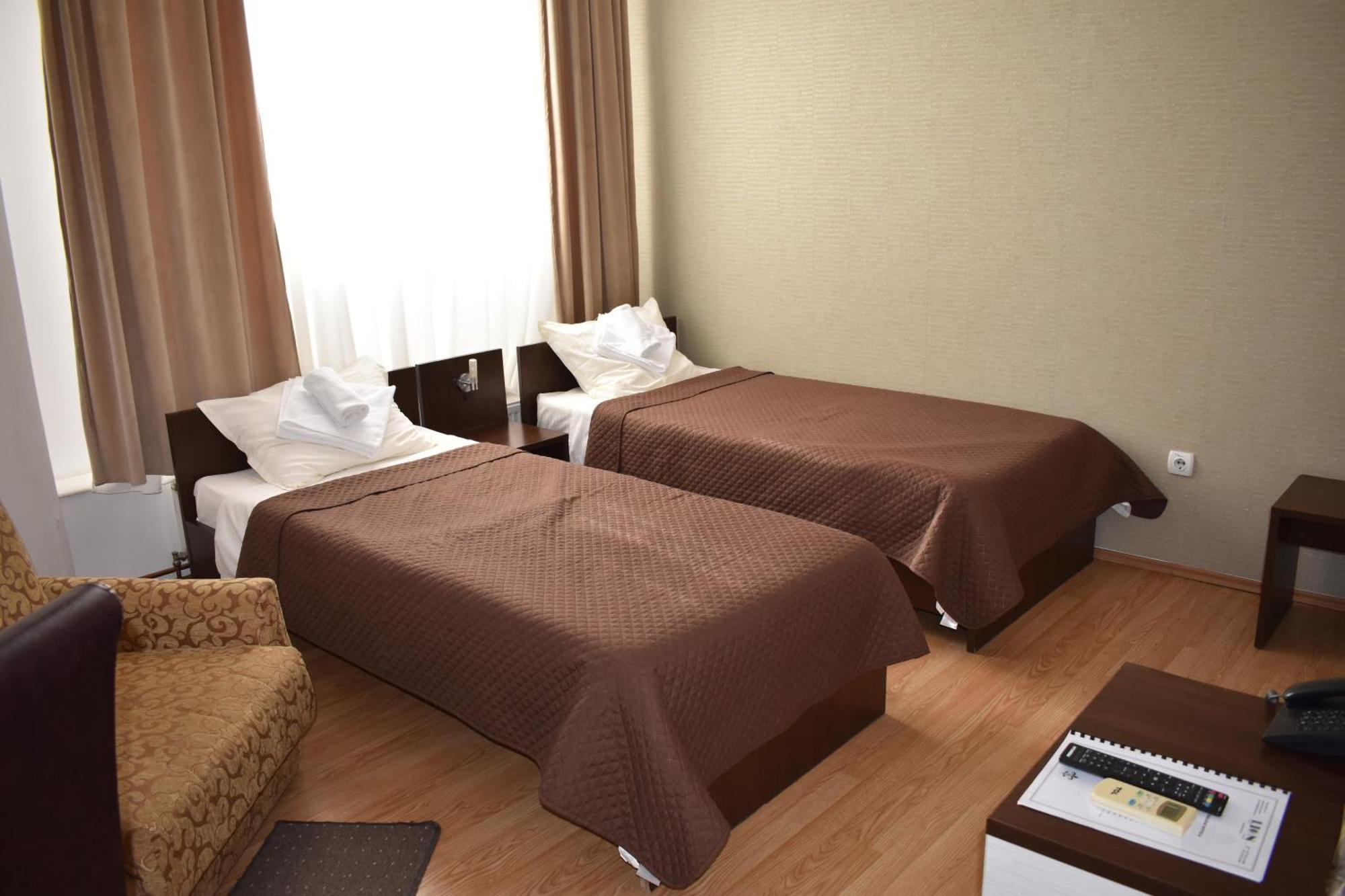 Garni Hotel Lion Jagodina Bagian luar foto