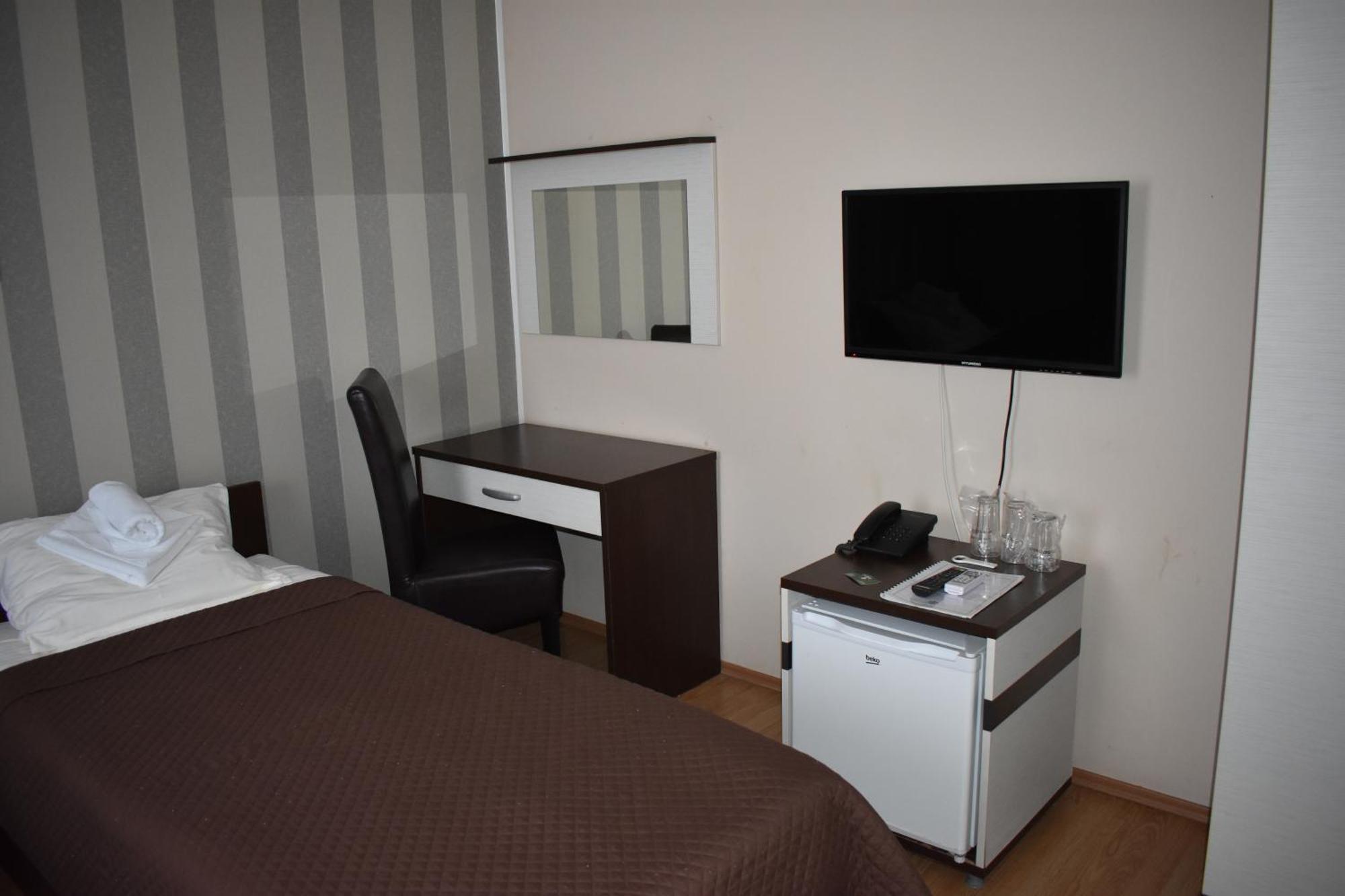 Garni Hotel Lion Jagodina Bagian luar foto