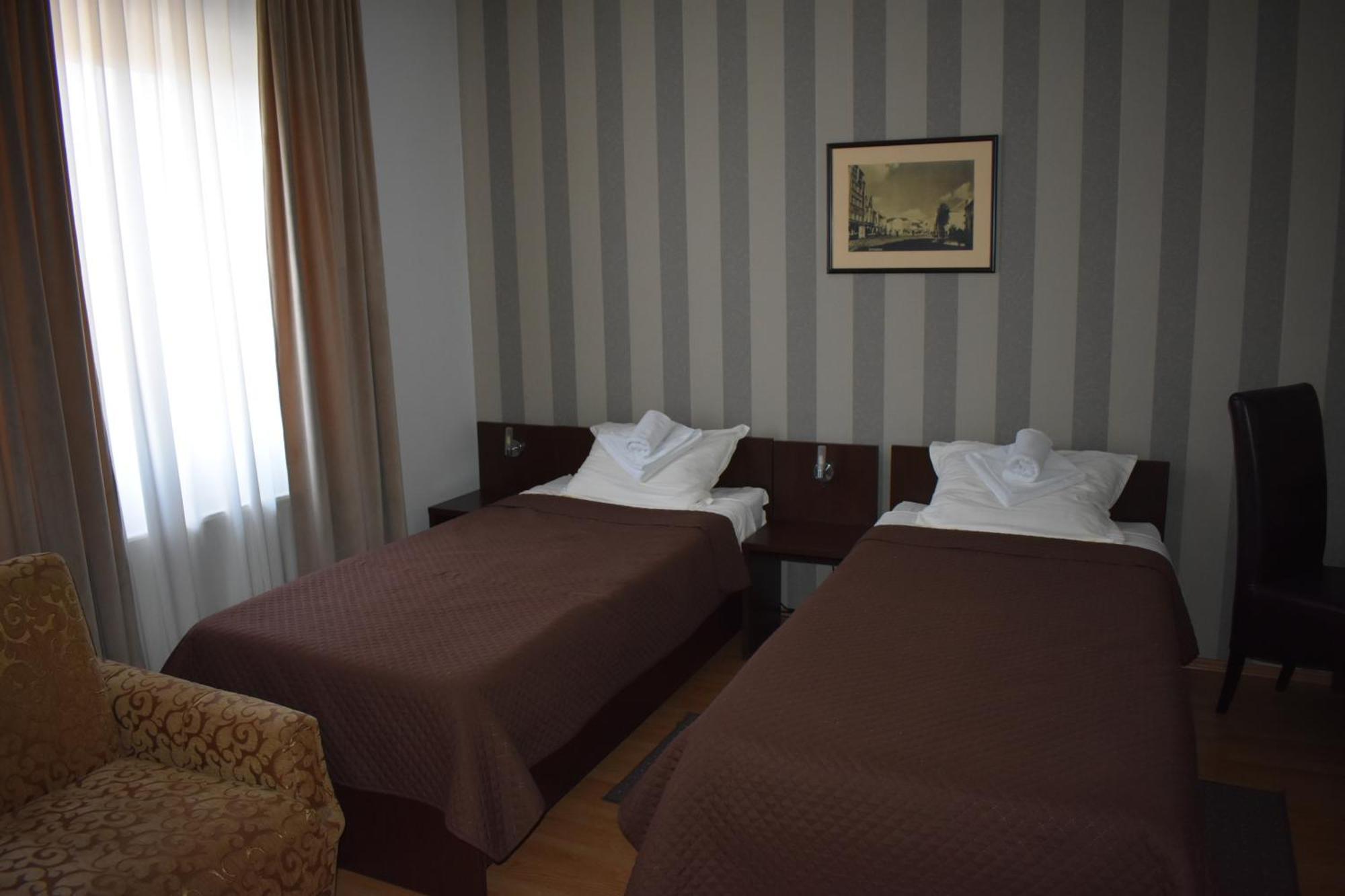 Garni Hotel Lion Jagodina Bagian luar foto