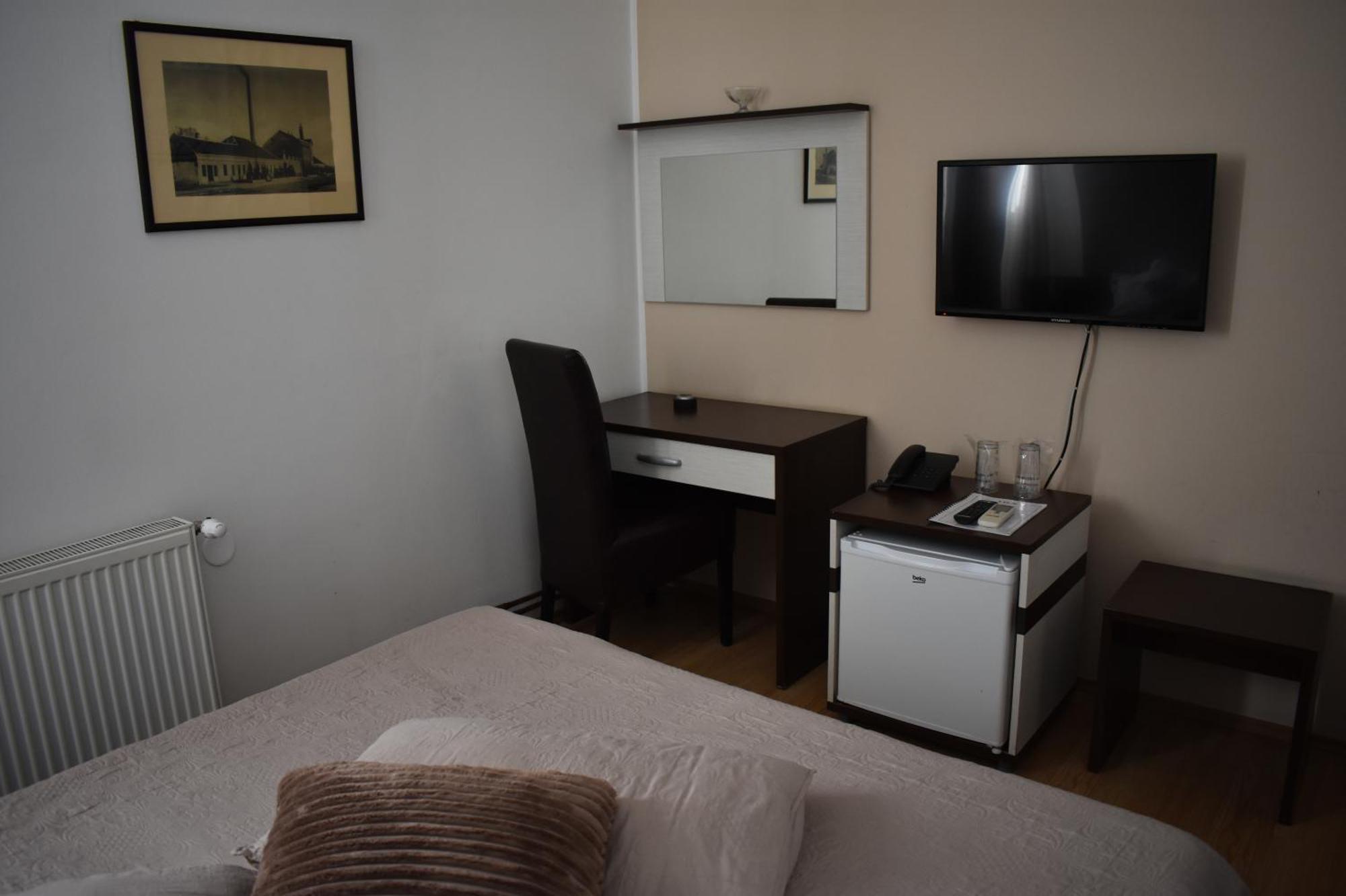 Garni Hotel Lion Jagodina Bagian luar foto