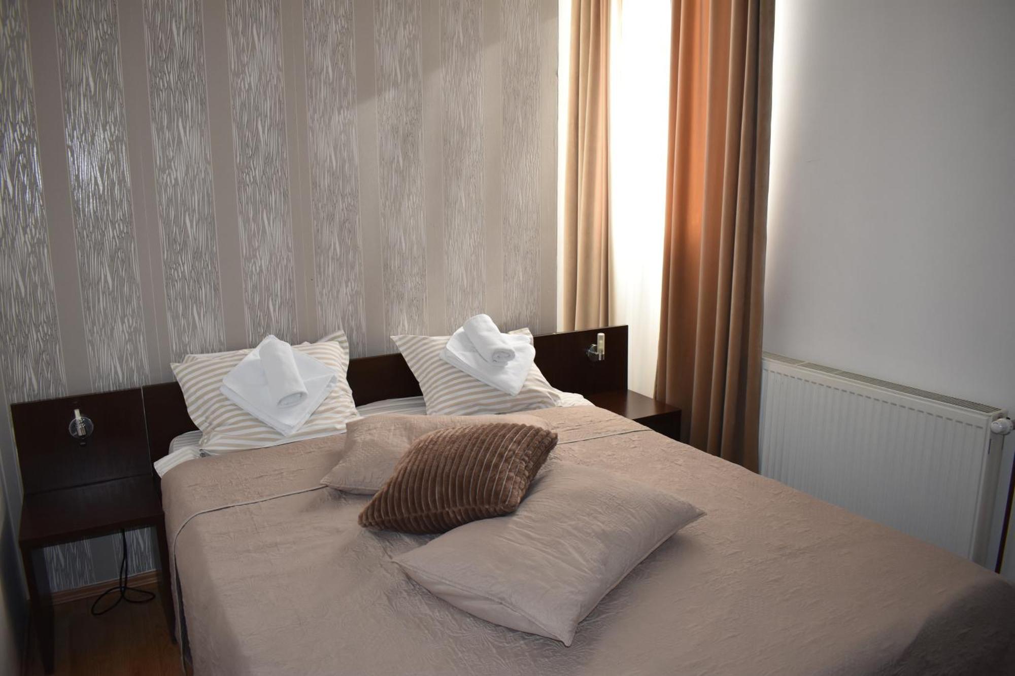 Garni Hotel Lion Jagodina Bagian luar foto