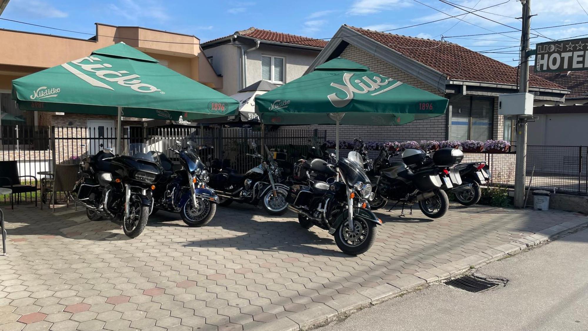 Garni Hotel Lion Jagodina Bagian luar foto
